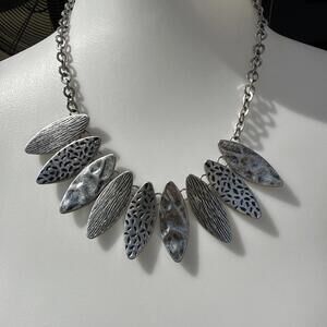 NWT Rustic Hammered Silvertone Necklace & Earring Set